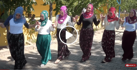 Hanımlardan oldukça harika ve son derece doğal Niğde 3 ayak halayı